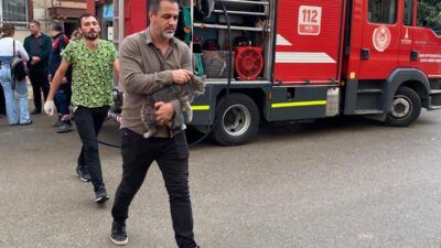 İzmir İtfaiyesi, Konak İskelesi yakınında yağmur suyu ızgarasına sıkışan ve