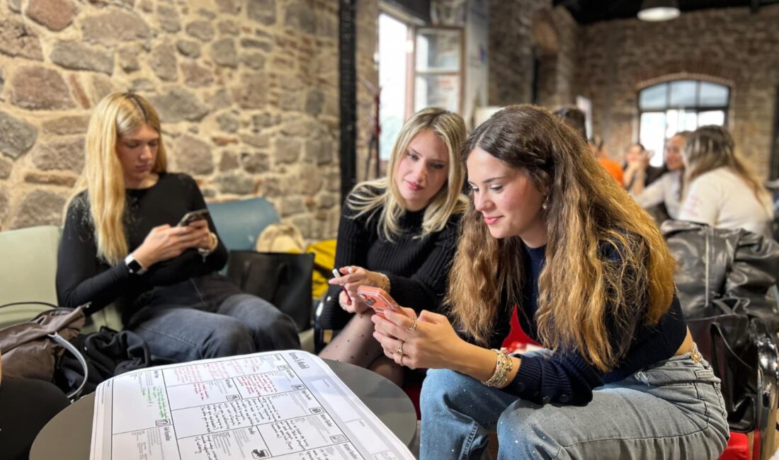 İzmir Büyükşehir Belediyesi Dijital Gençlik Merkezi'nde Habitat Derneği iş birliğiyle