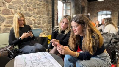 İzmir Büyükşehir Belediyesi Dijital Gençlik Merkezi'nde Habitat Derneği iş birliğiyle