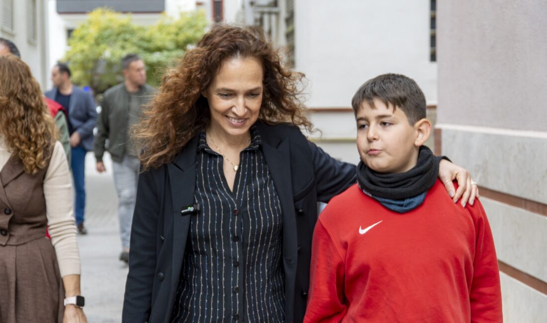 Karşıyaka’da Masalar Değil, Mahalle Söz Söylüyor! Başkan Ünsal’dan “Birlikte Yönetim” Vurgusu Karşıyaka Belediye Başkanı Yıldız Ünsal, Fikri Altay Mahallesi'nde saha turu