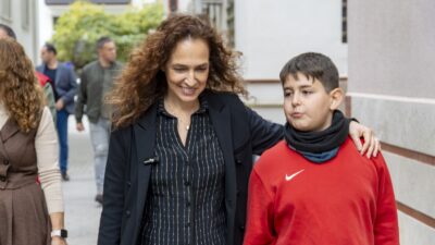 Karşıyaka Belediye Başkanı Yıldız Ünsal, Fikri Altay Mahallesi'nde saha turu