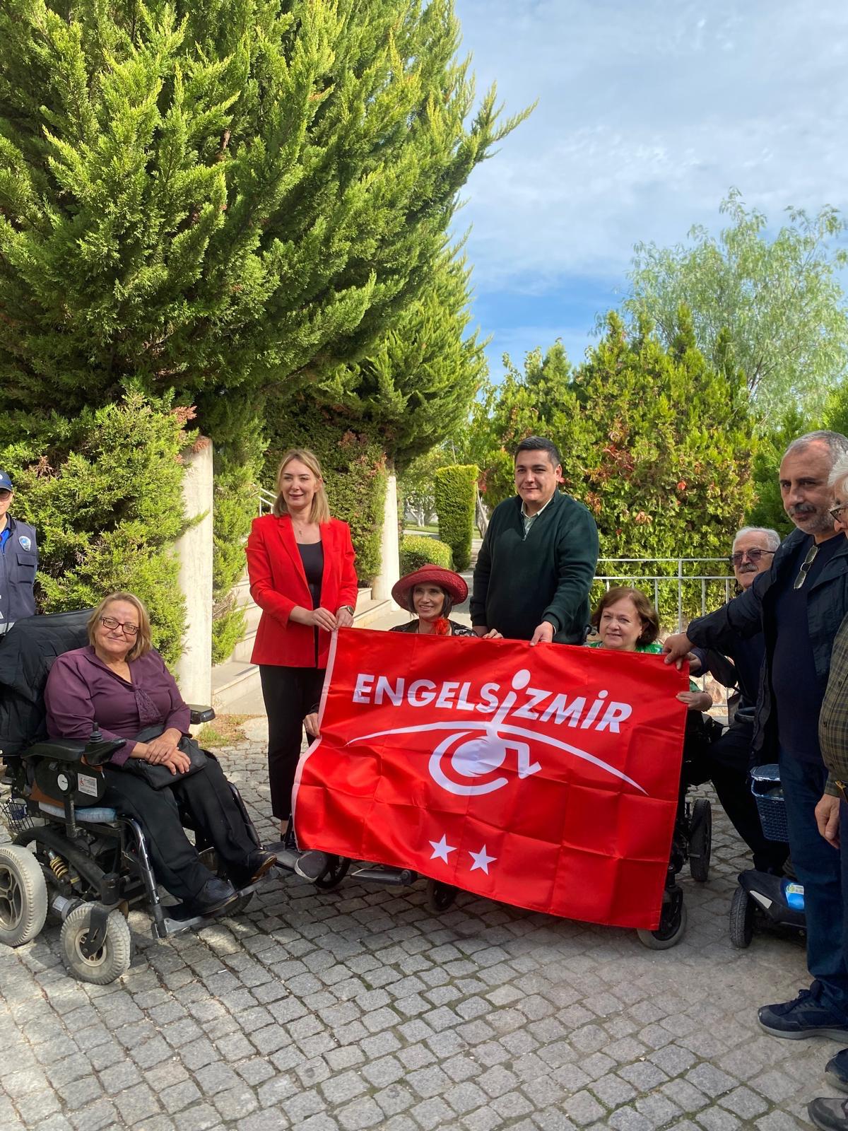 İzmir Büyükşehir Belediyesi, Çeşme Belediyesi'nin Alaçatı ek hizmet binasına engellilerin