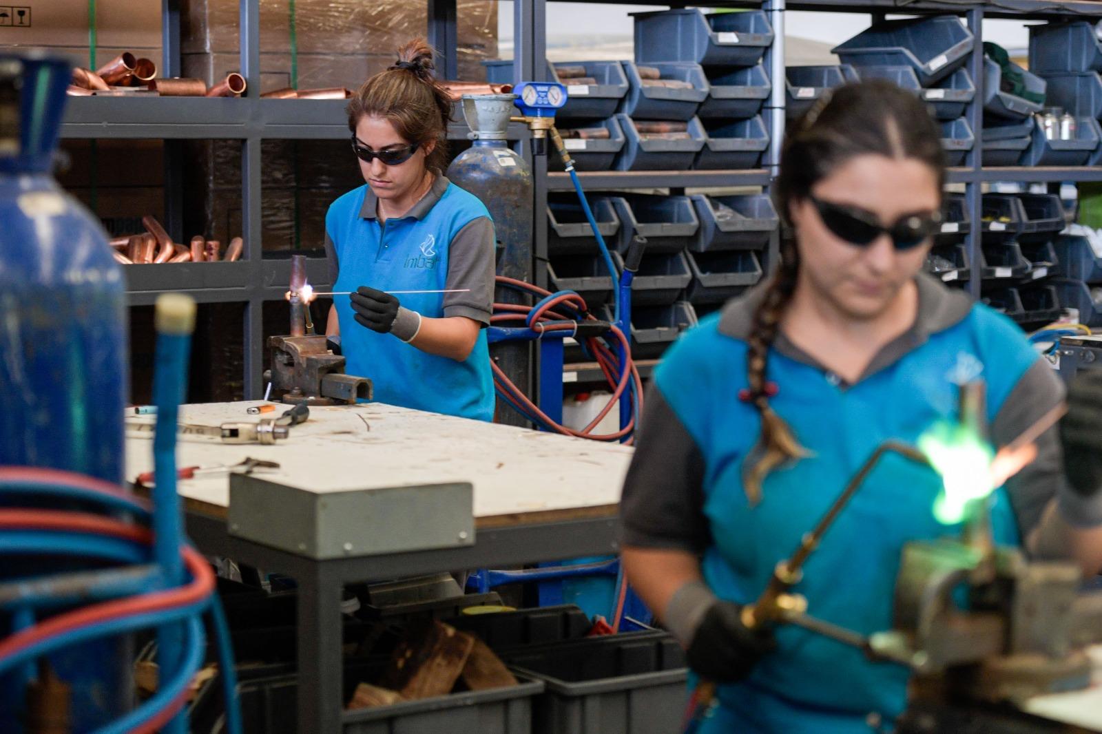 İzmir Büyükşehir Belediyesi Kadın Çalışmaları Şube Müdürlüğü, kadınların kentteki sorunlarını