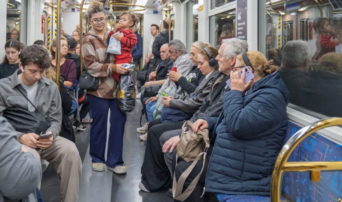 İzmir Metrosu’nda 9 Aylık Çalışma Sonuç Verdi: Tünellerde Artık Cep Telefonu Çekiyor! İzmir Büyükşehir Belediyesi, 9 ay süren çalışmaların ardından İzmir Metrosu'nda