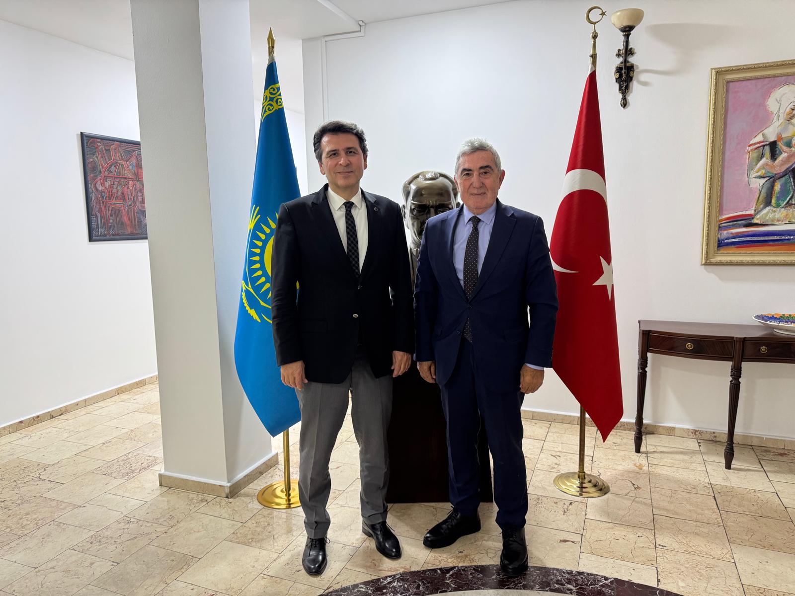 Türk ve Kazak iş insanları, dış ticaret hacmini 10 milyar