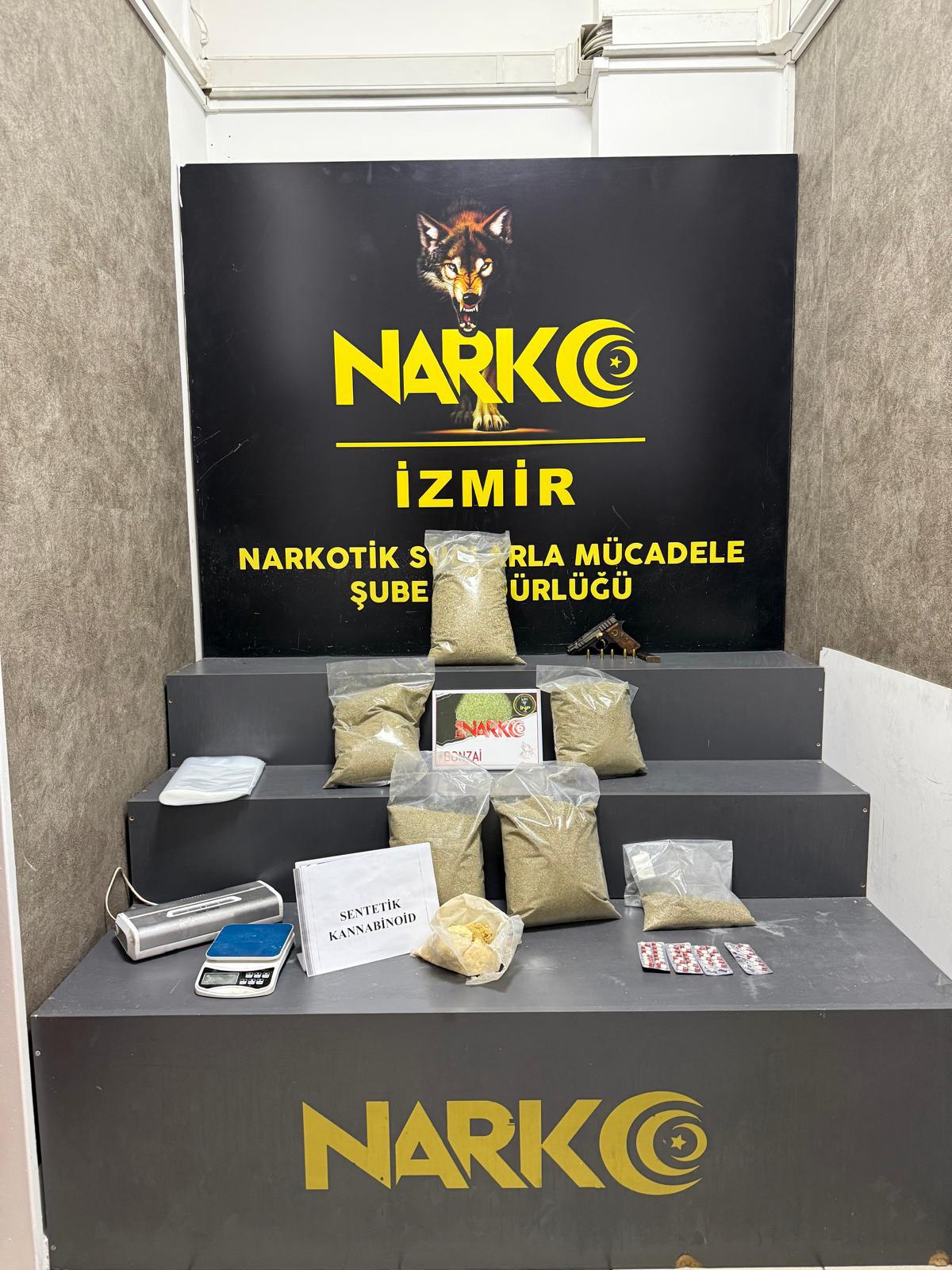 İzmir Emniyet Müdürlüğü Narkotik ekipleri, Buca'da bir adrese düzenlediği operasyonda