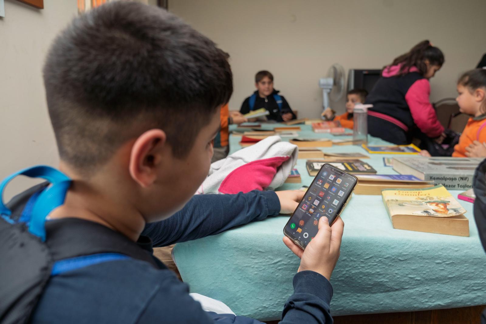 İzmir Büyükşehir Belediyesi, dijital eşitsizliği azaltmak amacıyla 79 köyde WizmirNET