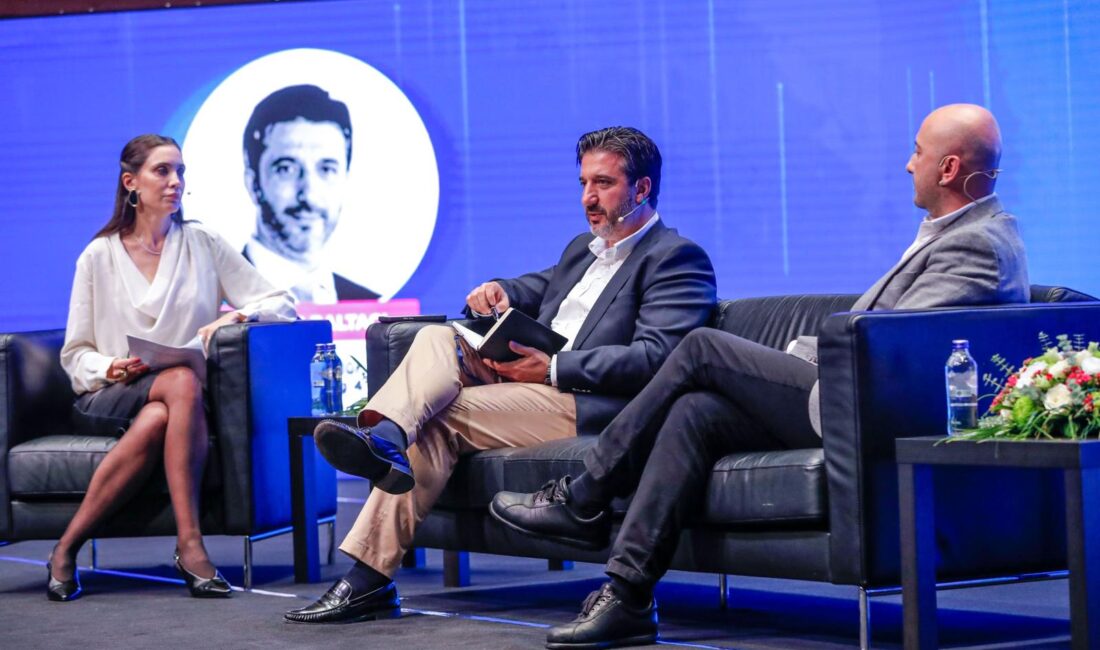 Yapay Zeka Uzmanları İzmir’de Teknoloji Zirvesinde Buluştu İzmir Büyükşehir Belediyesi, İZTO ve EGEV iş birliğiyle düzenlenen