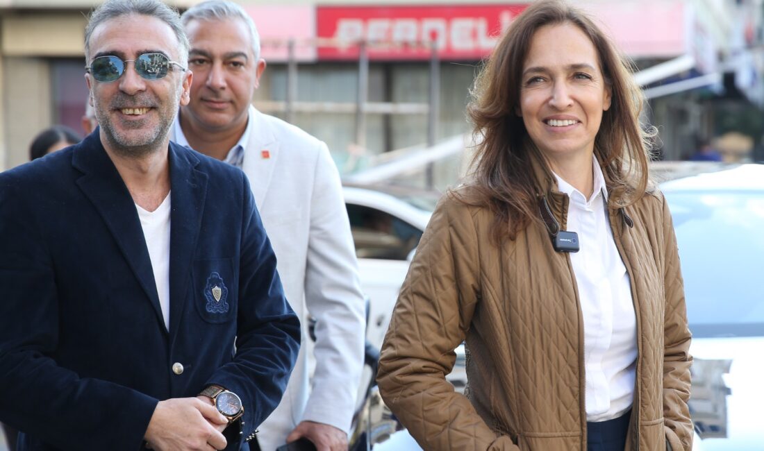 Karşıyaka Belediye Başkanı Yıldız Ünsal, katılımcı yönetim anlayışıyla Yalı Mahallesi'nde