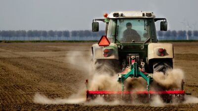 Litre fiyatı 60 TL'ye dayanan mazot, tarımsal girdi maliyetlerini yüzde