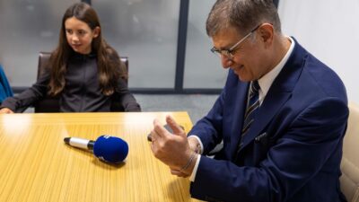 Bisikletleriyle 10 aylık dünya turuna çıkan ve $11$ ülkede $3$