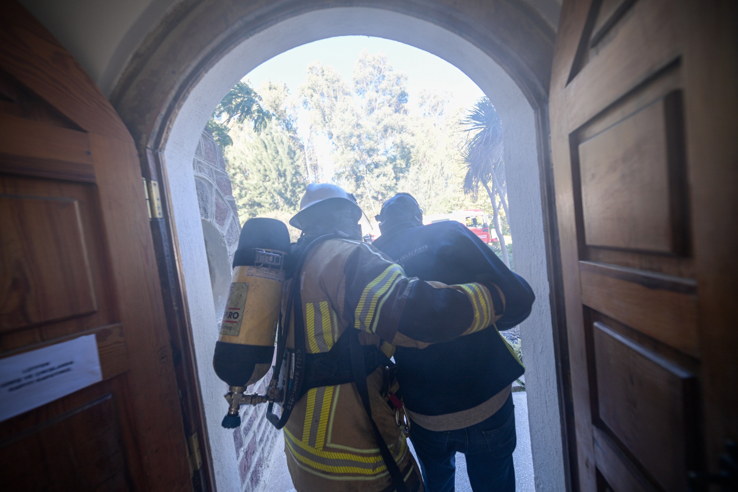 İzmir Büyükşehir Belediyesi, güvenli kent hedefi doğrultusunda yüzlerce hayvanın barındığı