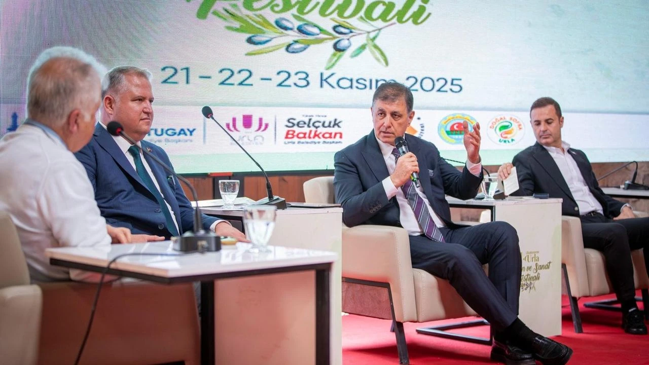 2. Uluslararası Urla Zeytin ve Sanat Festivali'ndeki panelde konuşan İzmir