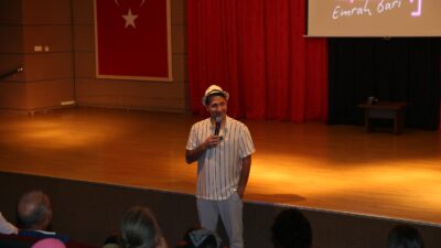 Çiğli Belediyesi, Öğretmenler Günü'ne özel olarak düzenlediği "Emrah Bari ile