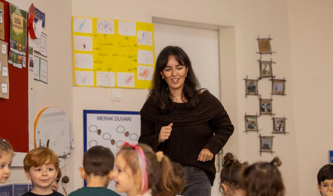 25 Yıl Sonra Geri Döndü: Öğrencisi Olduğu Anaokuluna Öğretmen Oldu! Başak Köse, 25 yıl önce öğrencisi olduğu İzmir Büyükşehir Belediyesi'ne