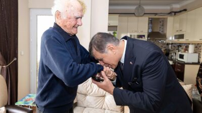 İzmir Büyükşehir Belediye Başkanı Dr. Cemil Tugay, 24 Kasım'da lise