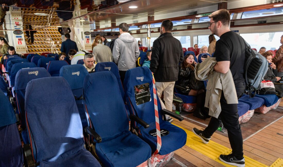 İzmir’den Anlamlı 25 Kasım Mesajı: Otobüsler, Metro ve Feribotlarda Birer Koltuk Boş Bırakıldı! İzmir Büyükşehir Belediyesi, 25 Kasım Kadına Yönelik Şiddete Karşı Uluslararası