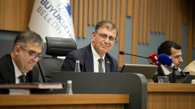 İzmir Büyükşehir Belediyesi'nin 110 milyar TL'lik 2026 bütçesi oy çokluğuyla