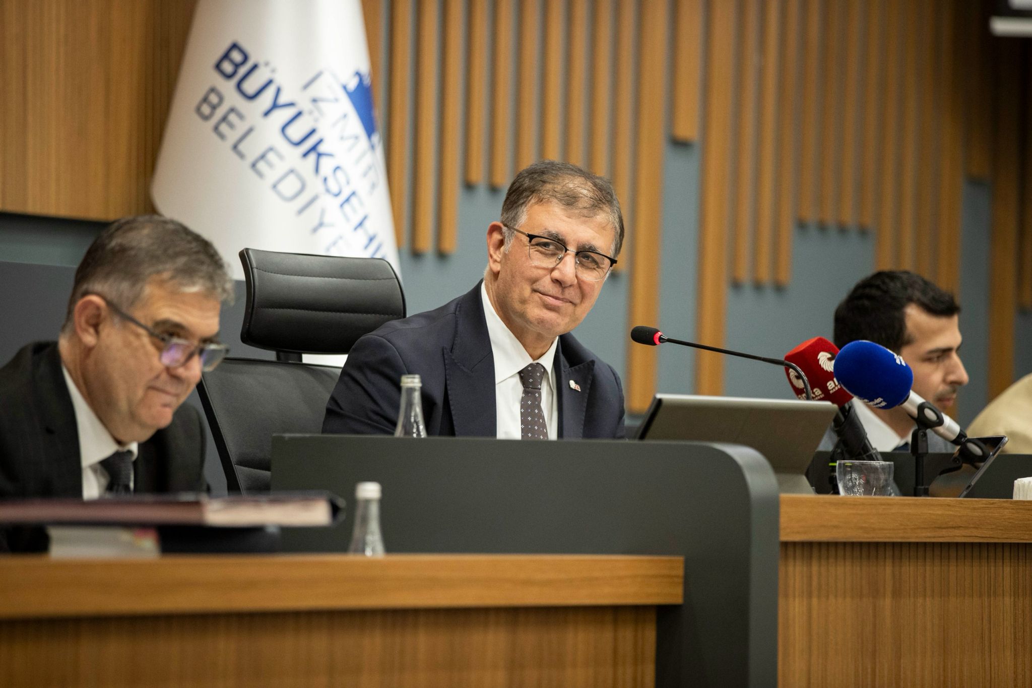 İzmir Büyükşehir Belediyesi'nin 110 milyar TL'lik 2026 bütçesi oy çokluğuyla