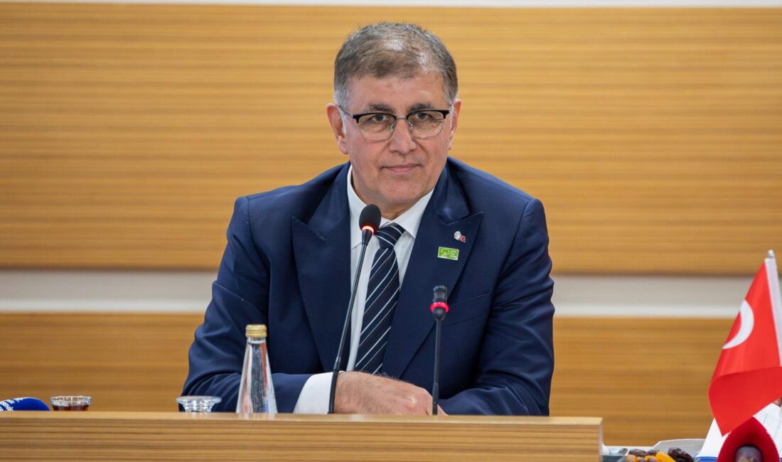 İzmir Büyükşehir Belediye Başkanı Cemil Tugay, 2026 yılı bütçesi görüşmelerinde