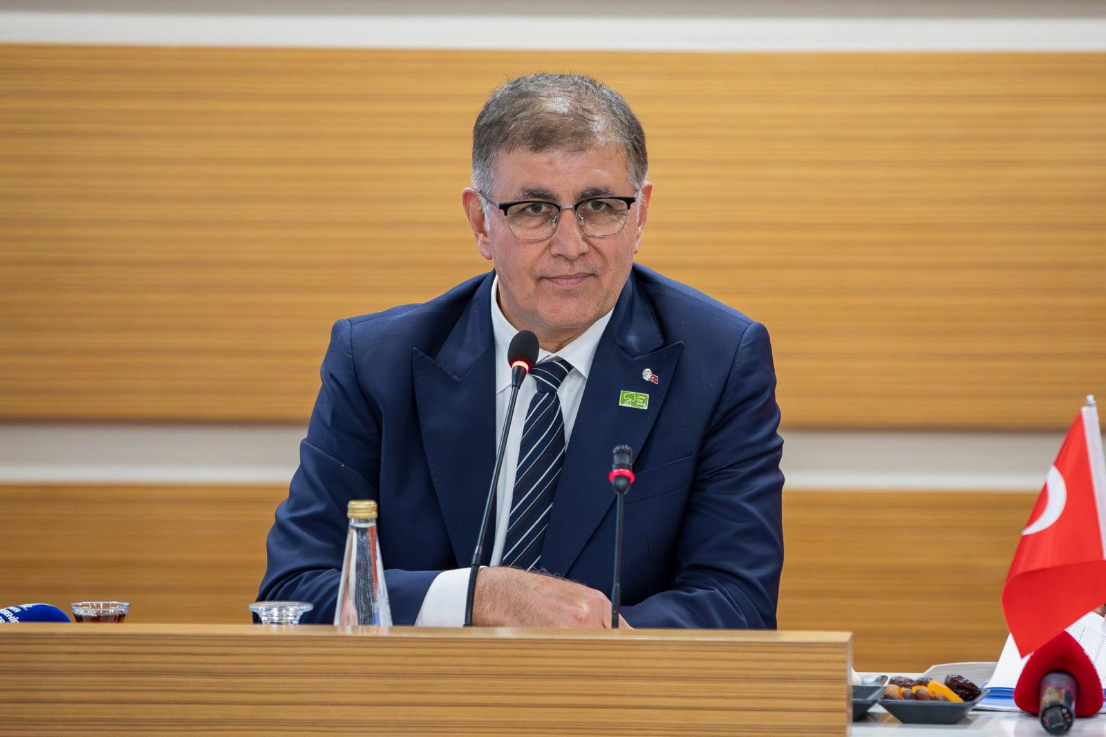 İzmir Büyükşehir Belediye Başkanı Cemil Tugay, 2026 yılı bütçesi görüşmelerinde