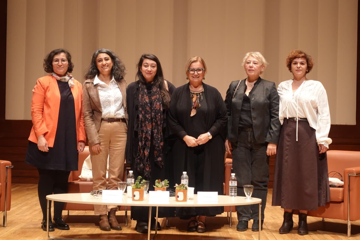 İzmir Büyükşehir Belediyesi, 25 Kasım Kadına Yönelik Şiddete Karşı Uluslararası