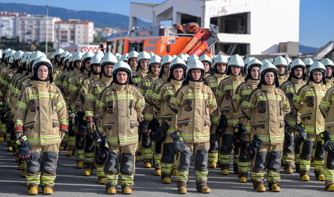 İzmir’in “Ateş Savaşçıları” Göreve Başladı! Başkan Tugay; “Siz Bu Şehrin Kahramanlarısınız, Yanınızdayım!” İzmir Büyükşehir Belediyesi'nde 8 hafta süren zorlu eğitimi başarıyla tamamlayan