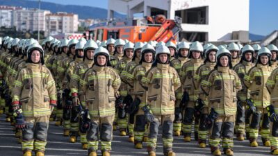 İzmir Büyükşehir Belediyesi'nde 8 hafta süren zorlu eğitimi başarıyla tamamlayan