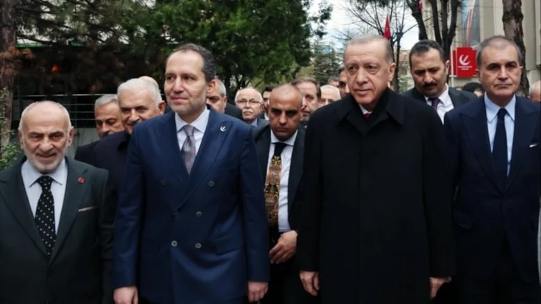 Yeniden Refah Partisi Genel Başkanı Fatih Erbakan, partisinden AK Parti'ye