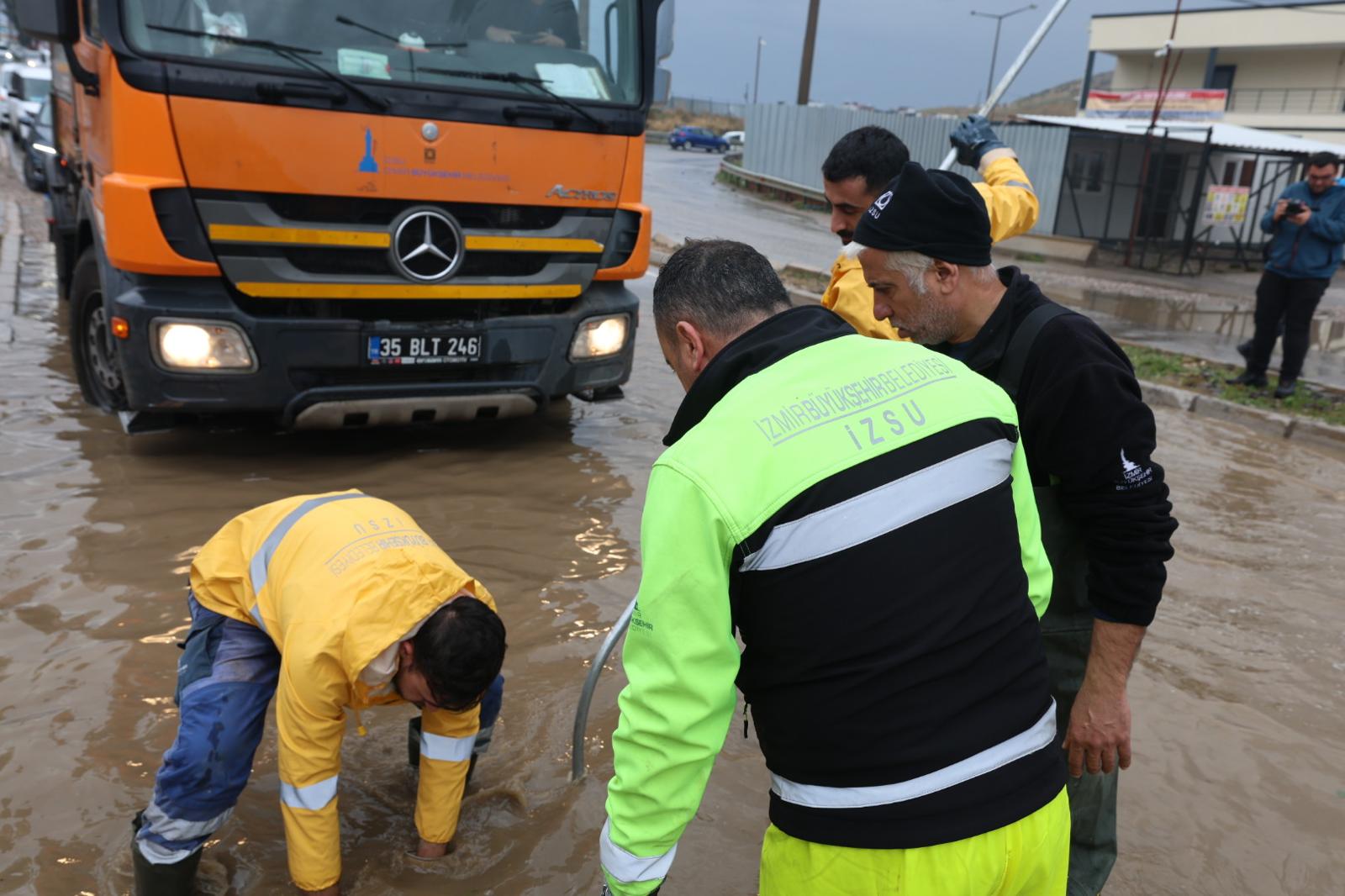 Karaburun, Çeşme ve Foça'ya rekor yağış düştü (165 kg/m²). Deniz