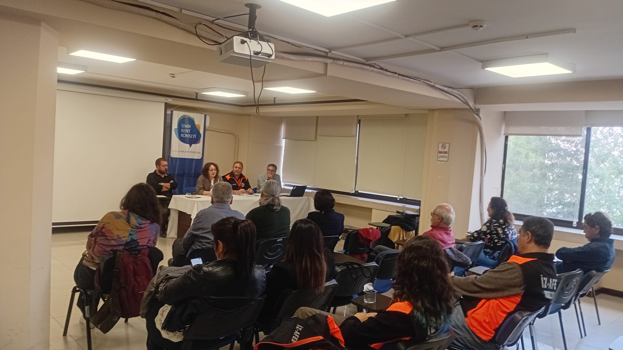 5. YILINDA 30 EKİM DEPREMİ’NİN SOSYOEKONOMİK ARKA PLANI KONUŞULDU