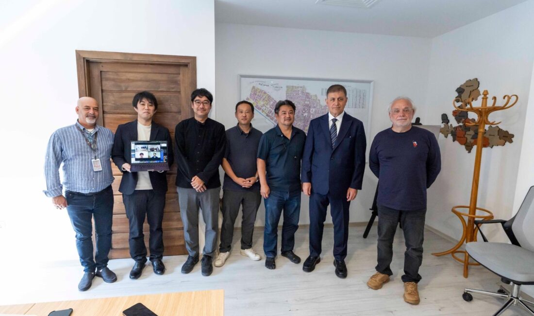 Körfez Temizliği İçin İzmir ve Japonya Arasında İş Birliği Adımı İzmir Büyükşehir Belediye Başkanı Cemil Tugay, Körfez temizliği için Japon