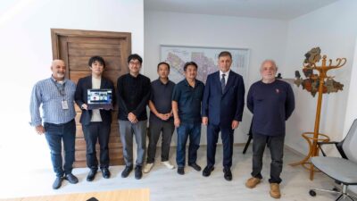 İzmir Büyükşehir Belediye Başkanı Cemil Tugay, Körfez temizliği için Japon