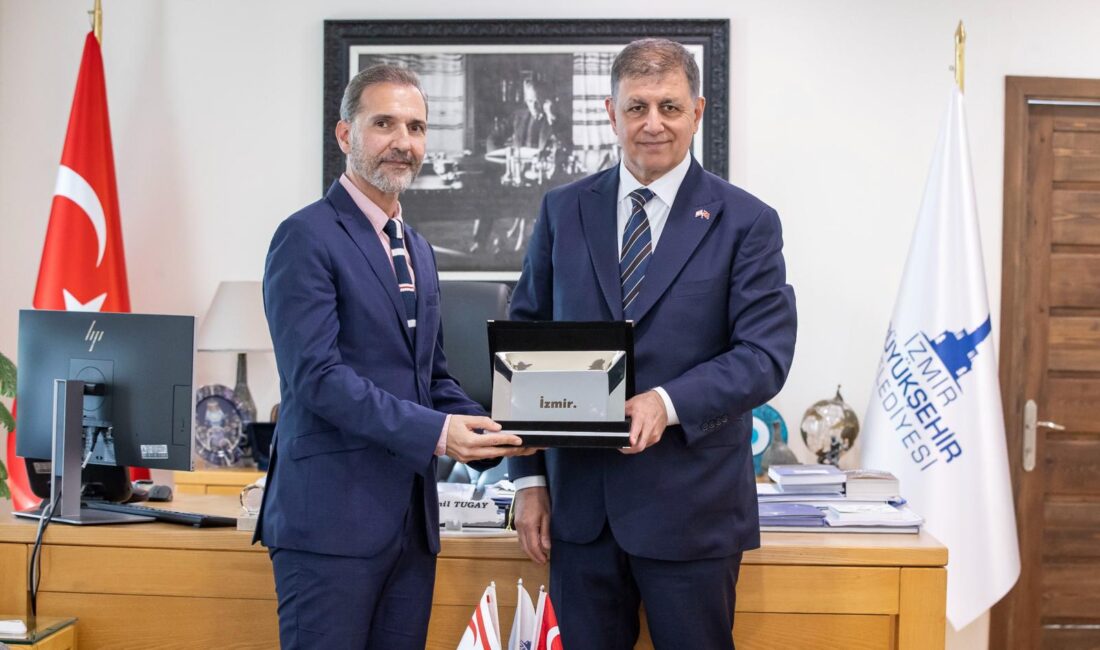 CEMİL TUGAY’DAN KIBRIS’A Tam Destek Mesajı: “Elimizde Ne Varsa Sunarız” İzmir Büyükşehir Belediye Başkanı Cemil Tugay, KKTC Başkonsolosu Mustafa Davulcu'yu