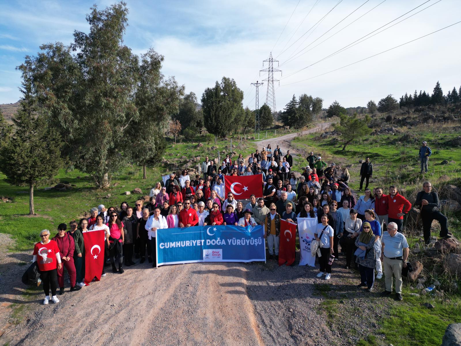 Çiğli’de Cumhuriyet Bayramı etkinlikleri, yüzlerce kişinin katıldığı doğa yürüyüşüyle sona