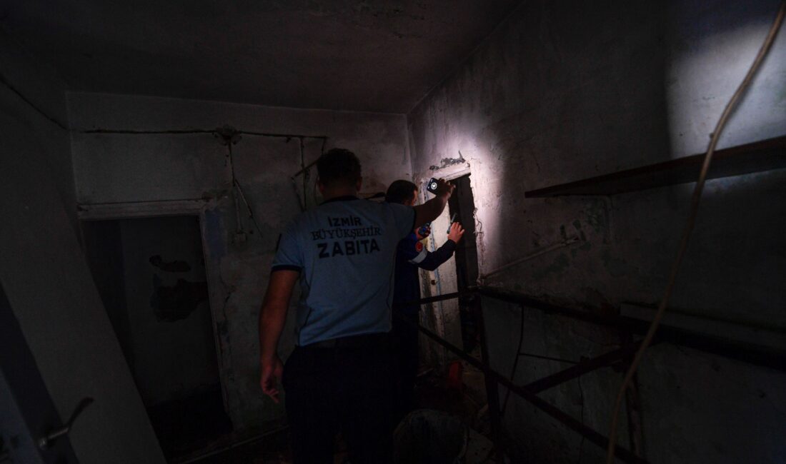 İzmir Büyükşehir Belediyesi, 2006'dan bu yana Kadifekale çevresindeki gecekondulaşmayı ortadan