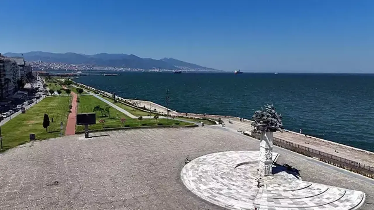 İzmir, yeni haftaya rüzgarlı bir havayla başlarken, gün içi sıcaklıkların
