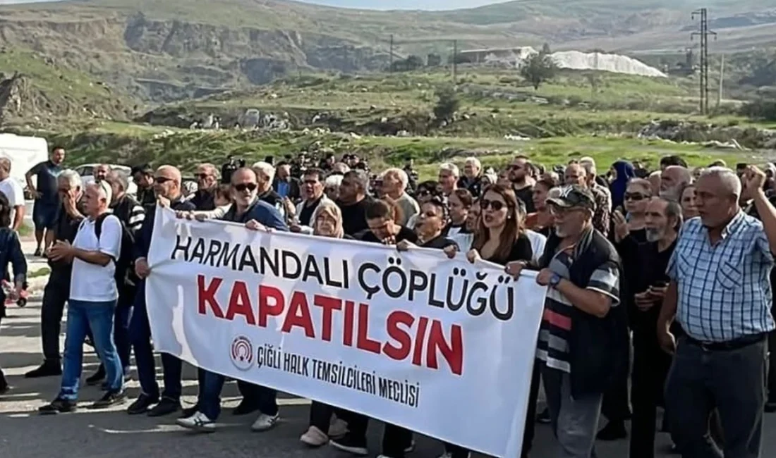 Çiğli’de Mahalleli Yol Kesti: Harmandalı’nda Çöp Gerginliği Sürüyor! Harmandalı Katı Atık Tesisi’nin izni sona erdi. Vatandaşlar çöp kamyonlarının