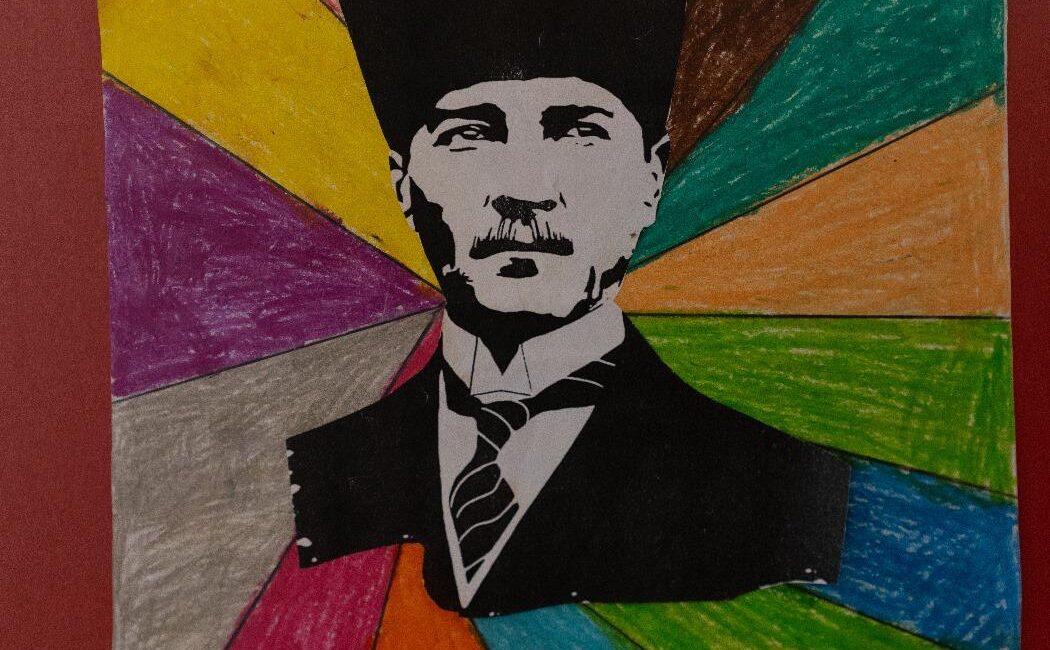 İzmir'de Yuvamız İzmir Çocuk Etkinlik Merkezleri'nin minik öğrencileri, Cumhuriyet sevgilerini