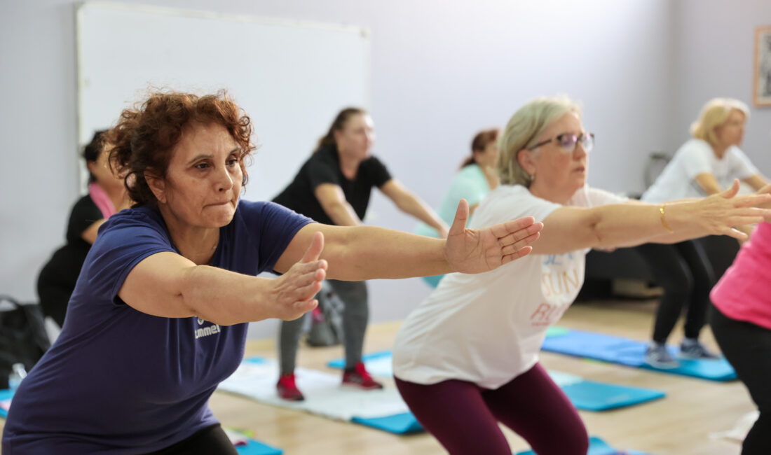 Buca Belediyesi'nin sağlıklı bir kent hedefiyle başlattığı ücretsiz pilates kursları,