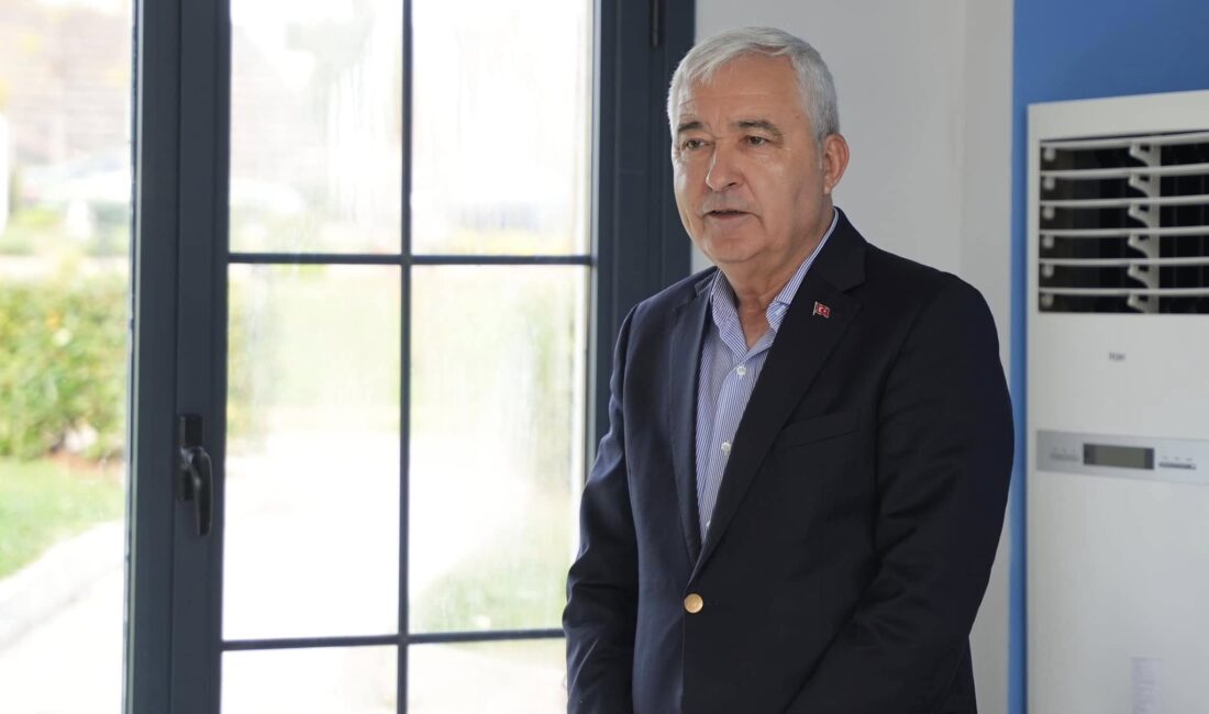 Başkan Türkmen’den Öğretmenlere Gölpark’ta Özel Buluşma Kemalpaşa Belediye Başkanı Mehmet Türkmen, 24 Kasım Öğretmenler Günü dolayısıyla