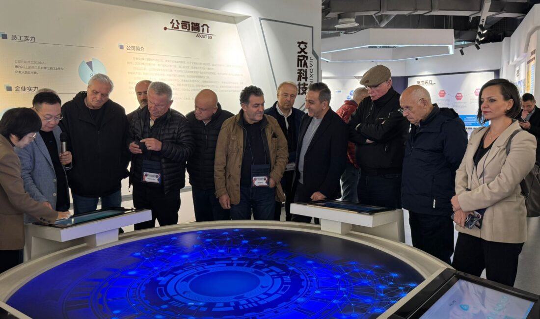 Karabağlar Belediyesi’nden Çin’e Uluslararası İşbirliği Ziyareti Karabağlar Belediye Başkanı Helil Kınay, Çin’e yapılan uluslararası işbirliği ziyaretine