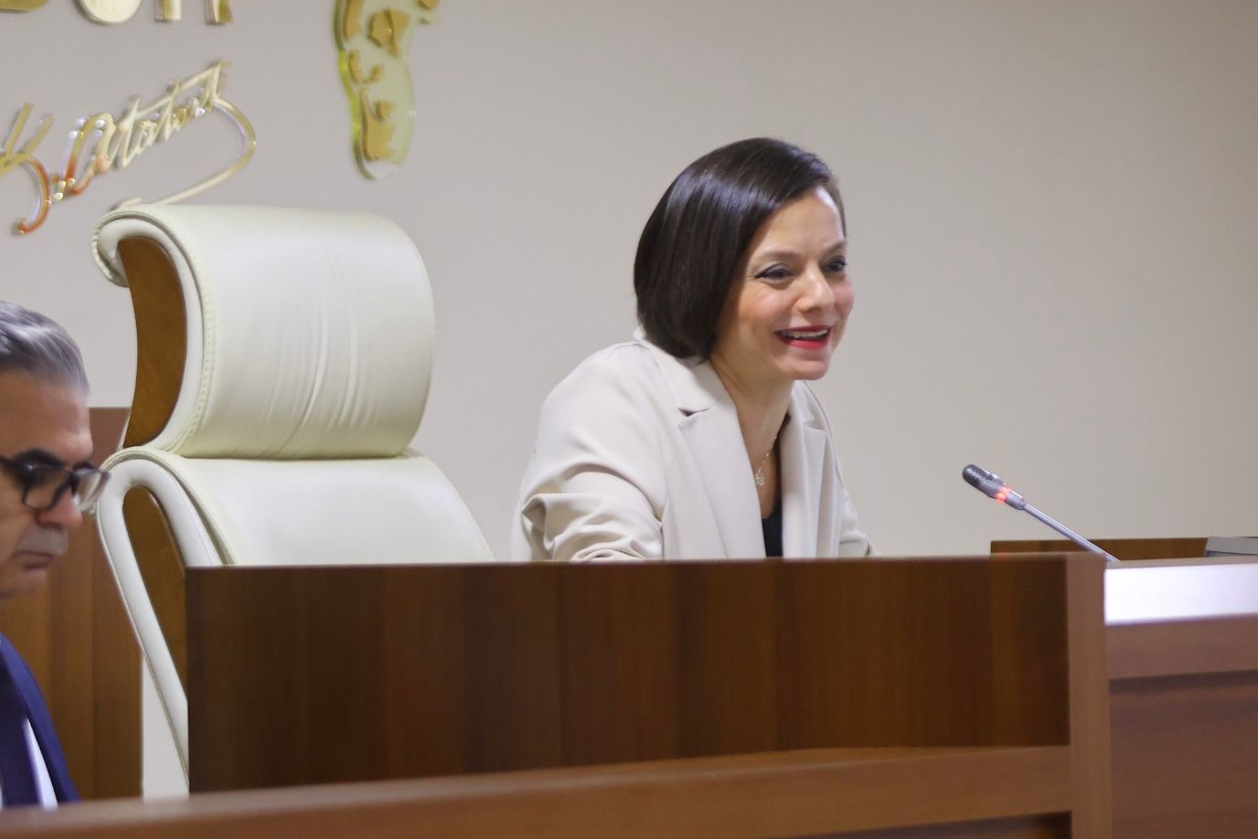 Karabağlar Belediye Başkanı Helil Kınay, muhtarlarla yıl sonu toplantısında bir