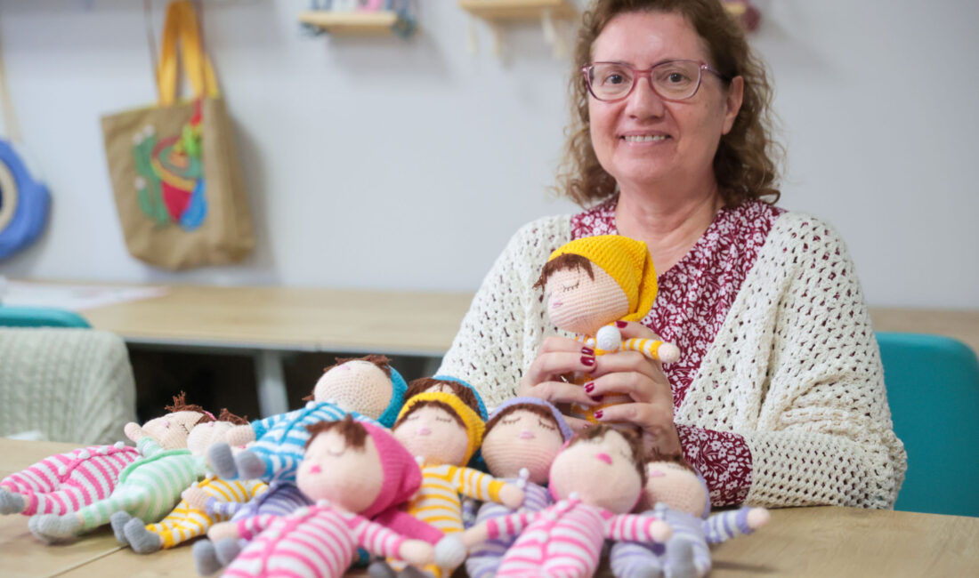 Buca Belediyesi kursiyerleri, lösemiyle mücadele eden çocuklar için el emeği