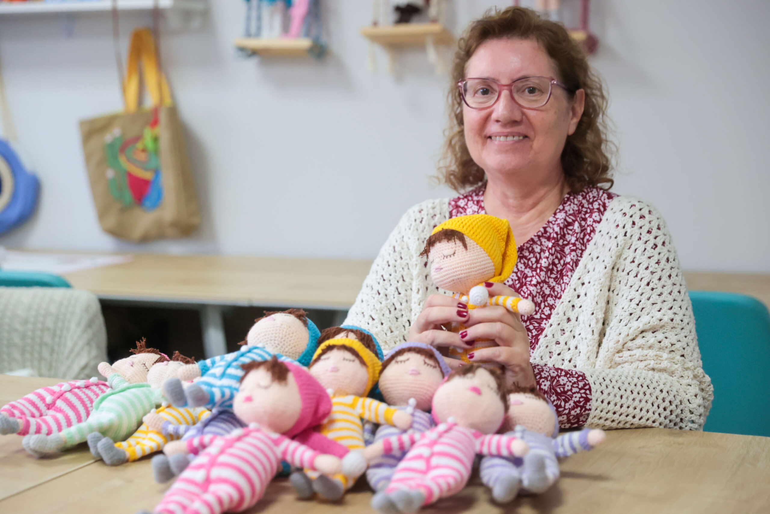 Buca Belediyesi kursiyerleri, lösemiyle mücadele eden çocuklar için el emeği