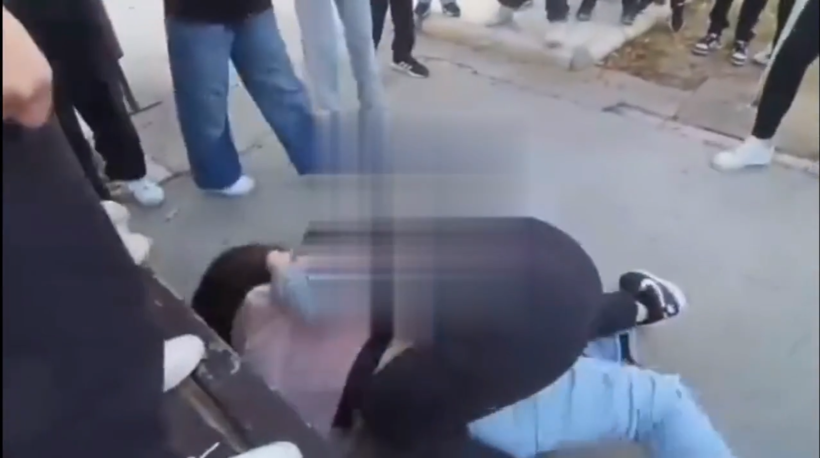 Buca'da Şiddet Görüntüsü! Akran Zorbalığına Tepkiler Çığ Gibi!