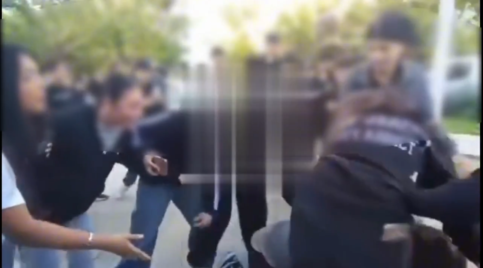 İzmir Buca'da genç kızlar arasında yaşanan şiddet kavgası sosyal medyayı