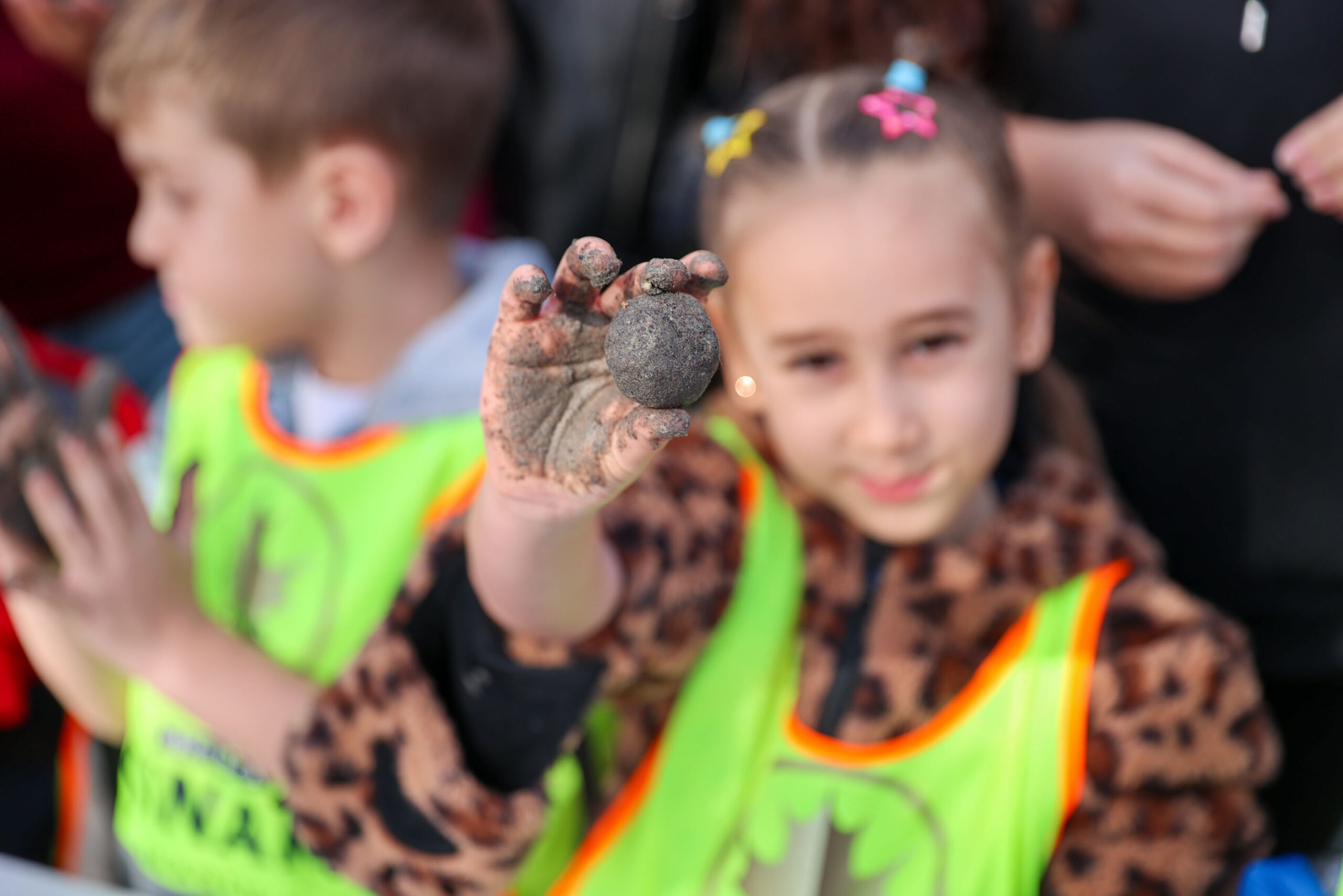 Buca'nın Yanan Alanlarına Miniklerden Umut Eli Karacaağaç'ta Yeşertme Seferberliği Başladı