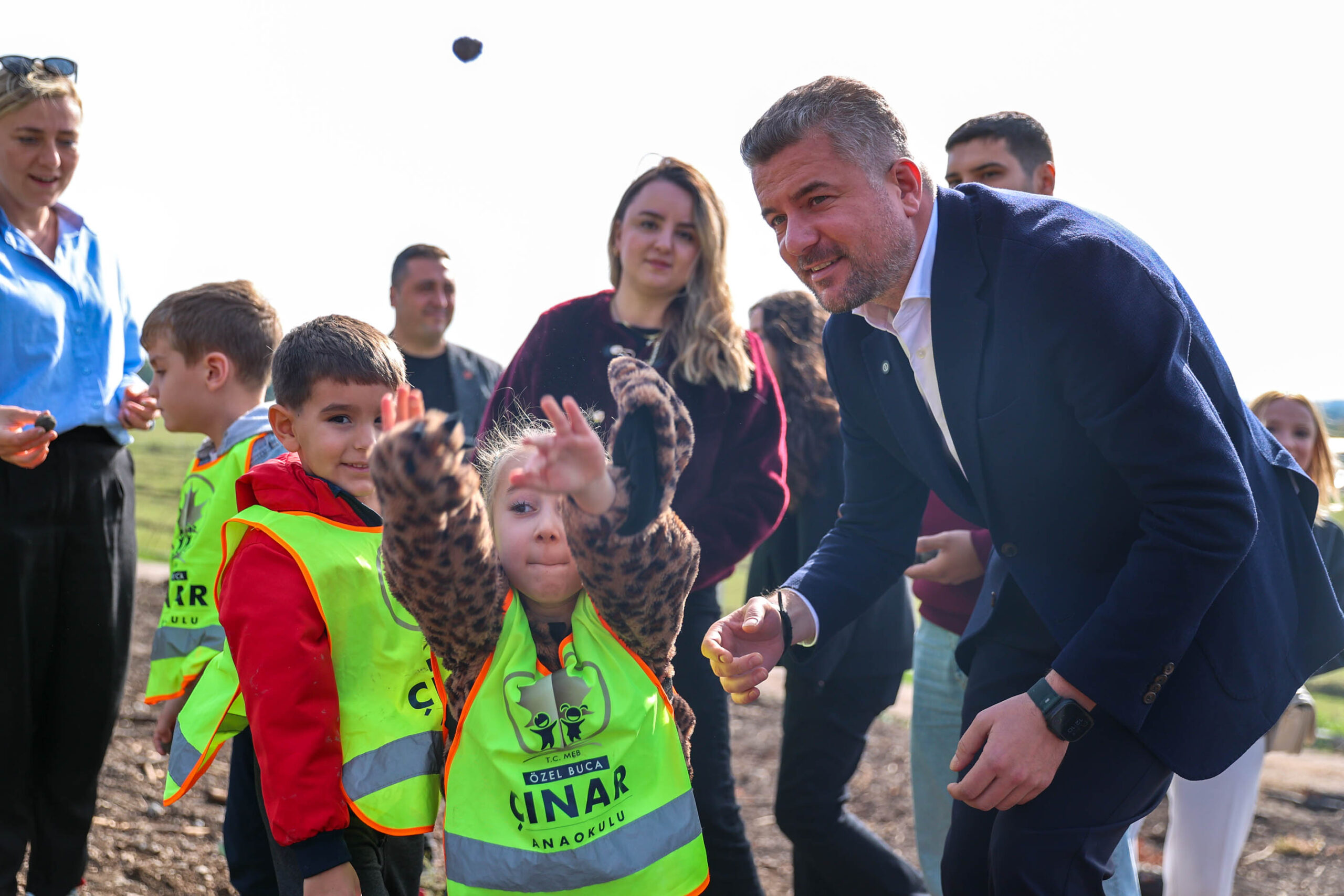 Buca'nın Yanan Alanlarına Miniklerden Umut Eli Karacaağaç'ta Yeşertme Seferberliği Başladı
