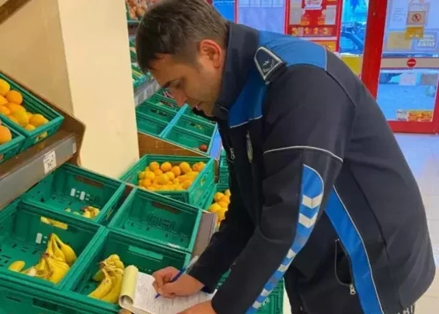 Bursa’da Mide Bulandıran Görüntü! Üç Harfli Marketin Manav Reyonunda Fare Paniği